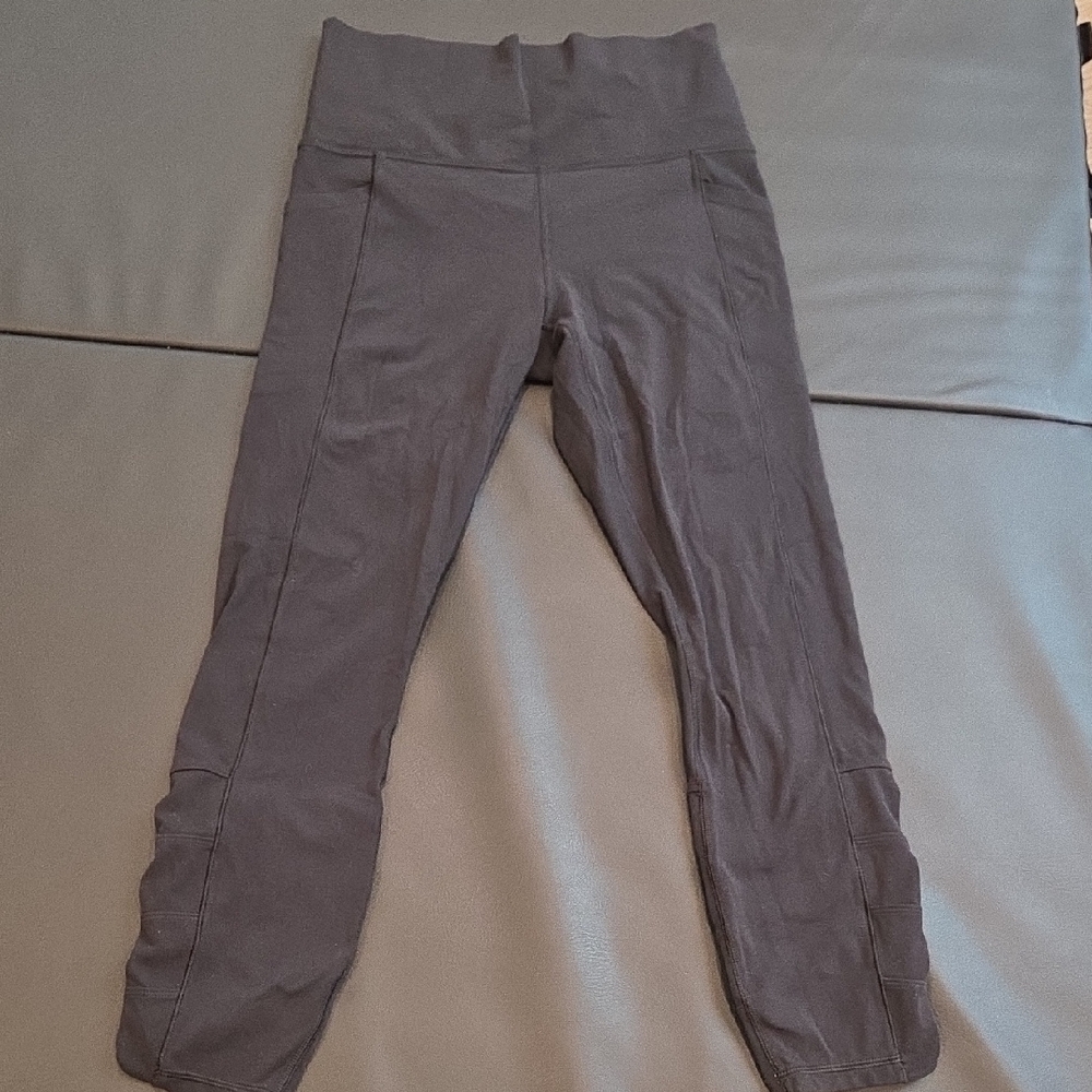Athleta Black Salutation Stash Pocket II Cinch 7/8 Legging